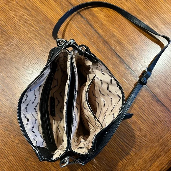 Moda Luxe black leather bag with adjustable strap - Picture 3 of 6